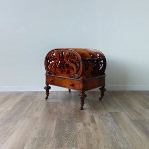 英国から到着したウォルナットのカンタベリー