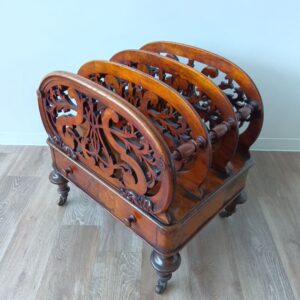 おしゃれなアンティークカンタベリー