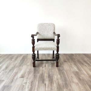英国から届いたオークのアームチェア