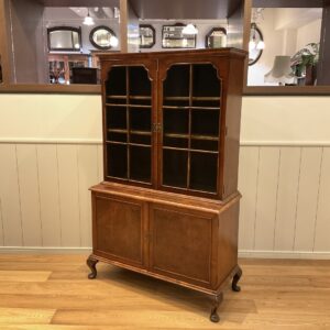 イギリスのアンティークの本棚