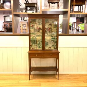 イギリスから到着したマホガニーのアンティークキャビネット