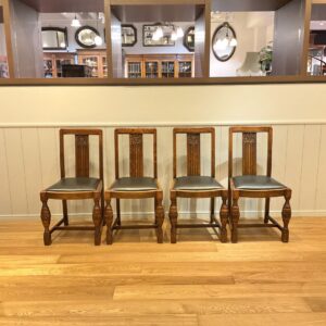 イギリスから到着したオークのダイニングチェア