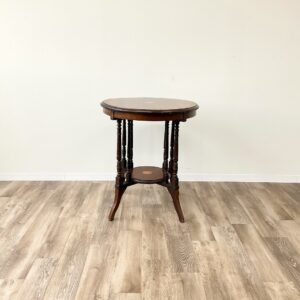 イギリスから到着しやたアンティークのサイドテーブル