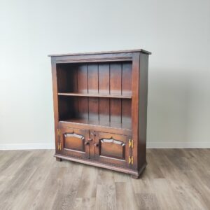 英国から届いたコンパクトなアンティークのブックシェルフ