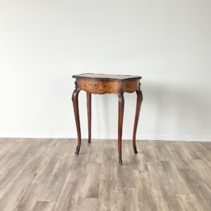 英国から届いたおしゃれなアンティークサイドテーブル