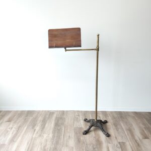 イギリスから到着した真鍮のリーディングスタンド