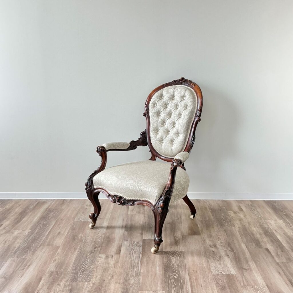 英国から届いたオープンアームチェア