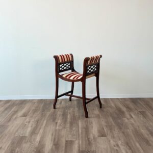 英国から届いたアンティークのチェア