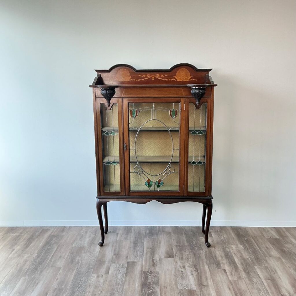 イギリスから到着したガラスキャビネット