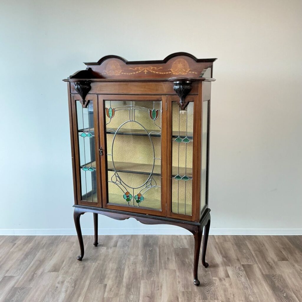 英国から到着したガラスキャビネット