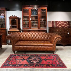 英国から到着したアンティークのチェスターフィールドソファ