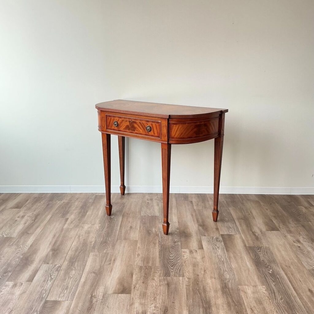 イギリスか到着したマホガニーのコンソールテーブル