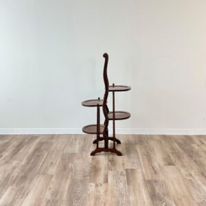 イギリスから到着したアンティークのケーキスタンド