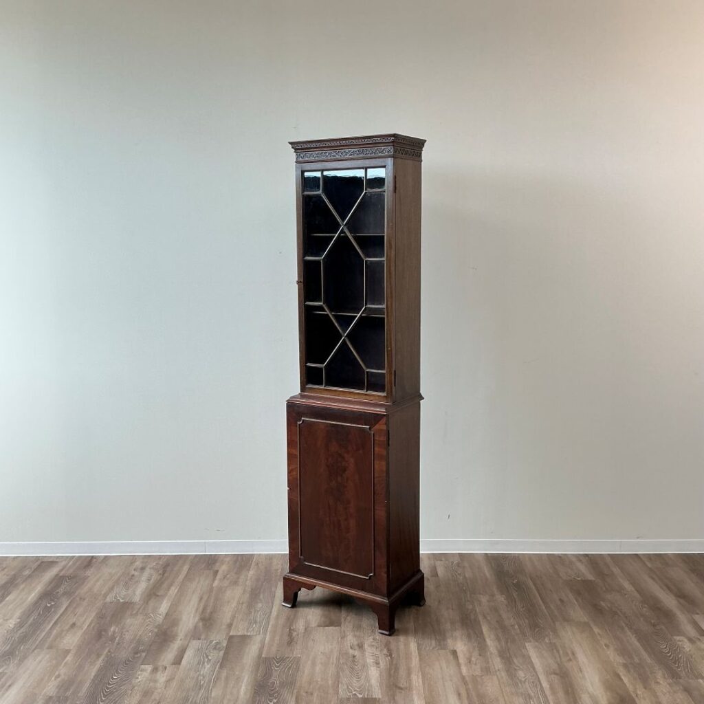 英国から届いたマホガニーのナローキャビネット