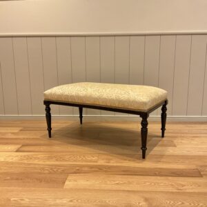 おしゃれなマホガニーのベンチ