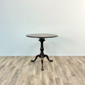 イギリスから届いたマホガニーのラウンドテーブル