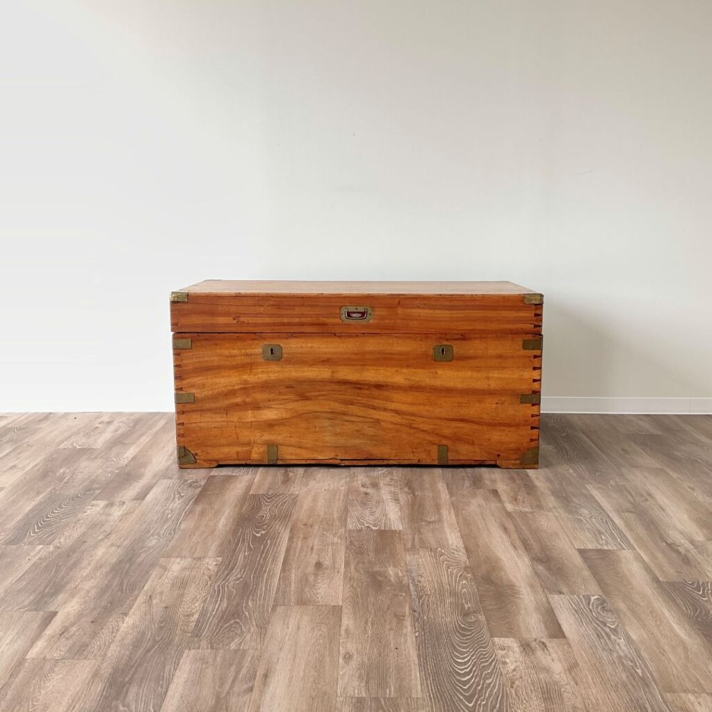 英国から届いたアンティークの収納ボックス