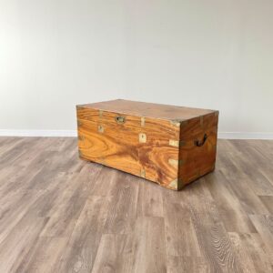 イギリスから届いたアンティークの収納ボックス