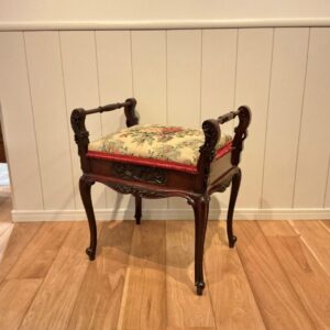 マホガニーのピアノスツール