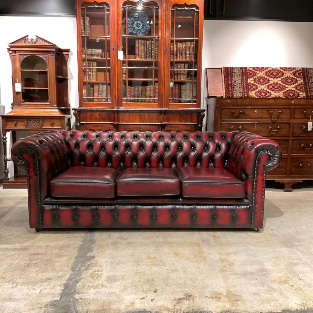 イギリスから到着したレザーソファ