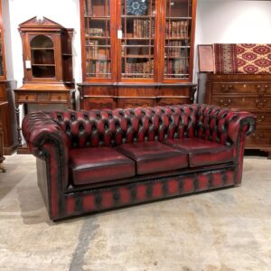 英国から届いたかっこいい3人掛けチェスターフィールド