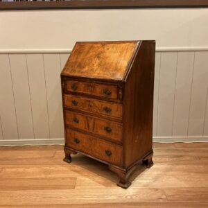 英国から到着したアンティークのライティングビューロー