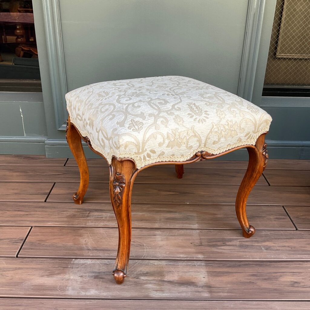 猫脚のヴィクトリアンスツール