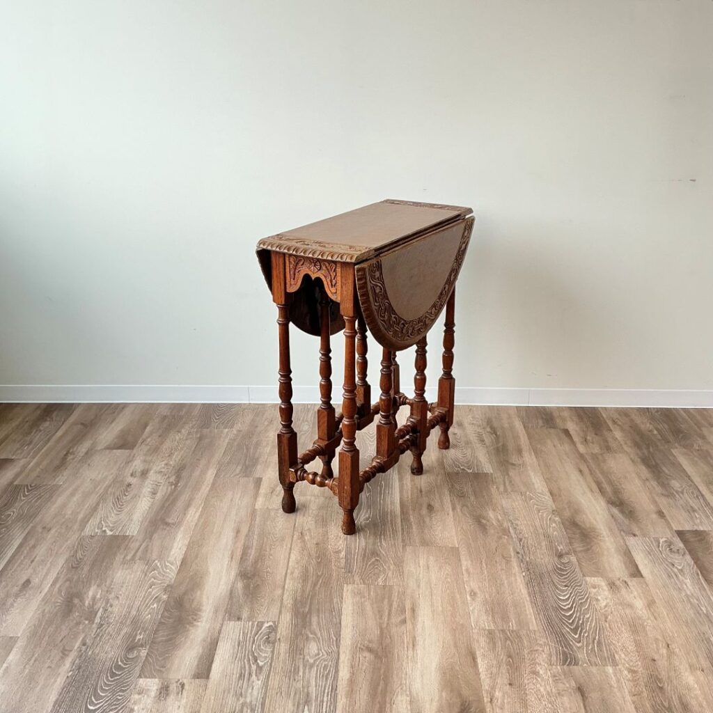 英国から届いたゲートレッグテーブル