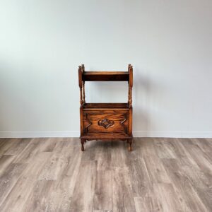 イギリスから買い付けたオークのマガジンラック