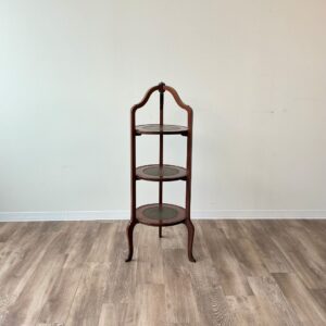 イギリスから到着したアンティークのケーキスタンド