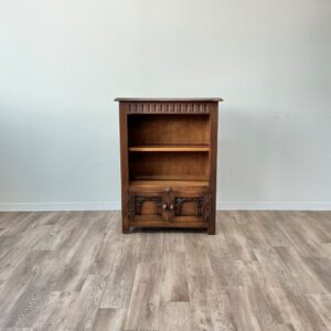 イギリスから到着したオークのオープンブックシェルフ