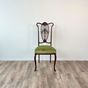 英国から到着したアンティークのダイニングイェア