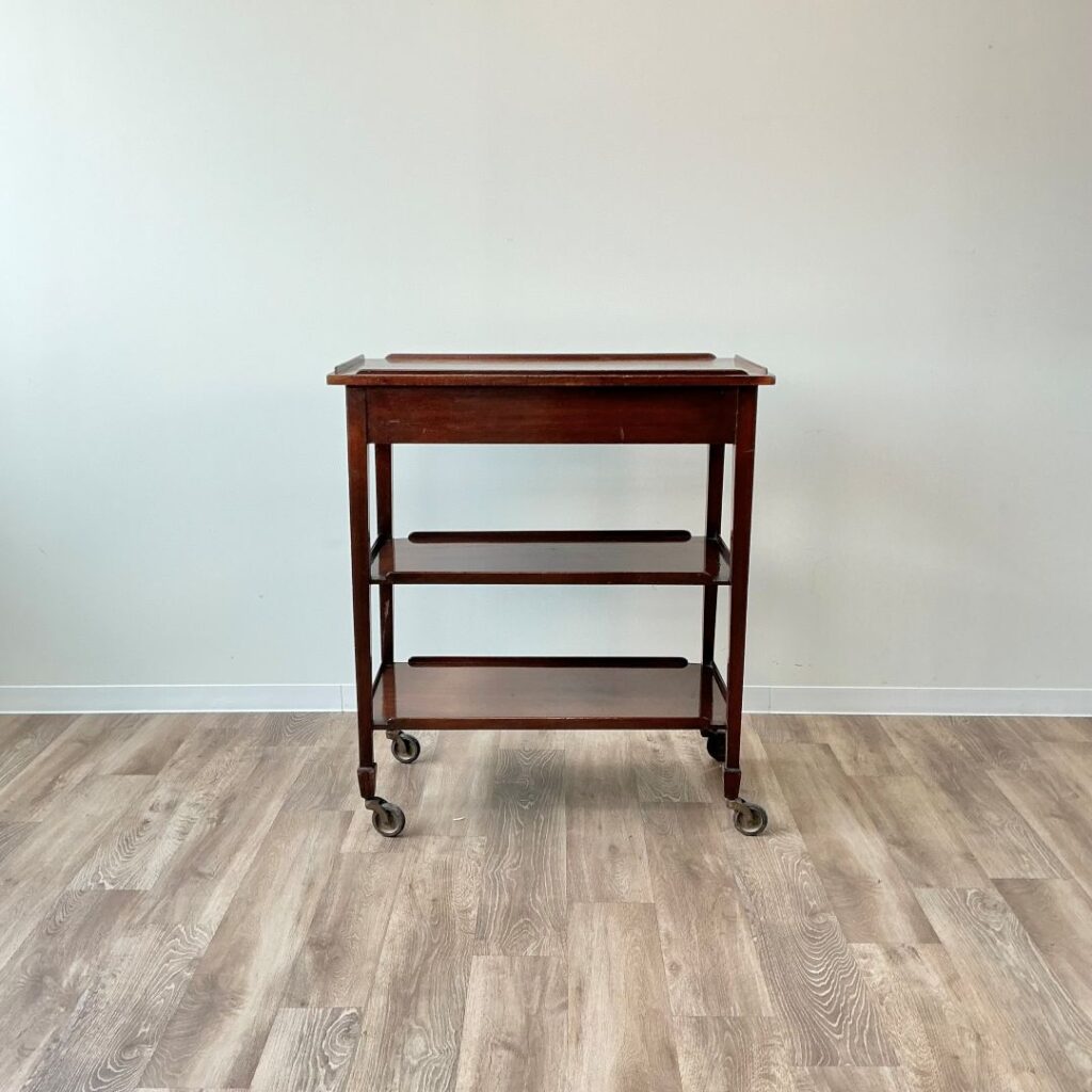 英国から届いたアンティークトロリー