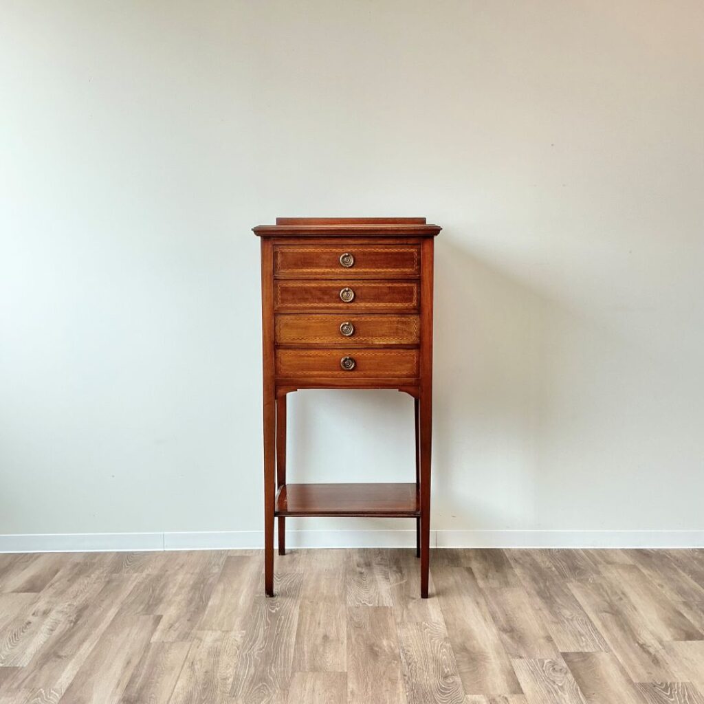 イギリスから到着したマホガニーのミュージックキャビネット